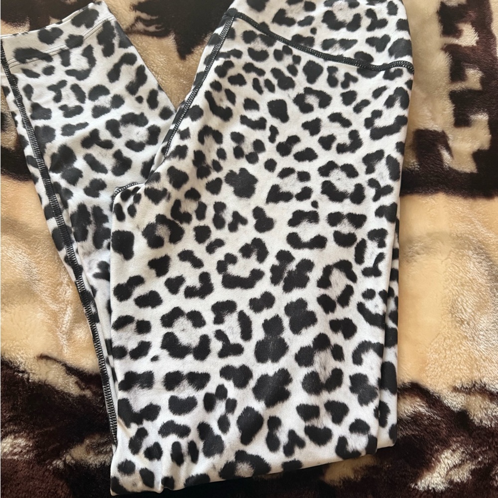 Zumba Fitness Black and White Leopard Print Leggings S NWOT